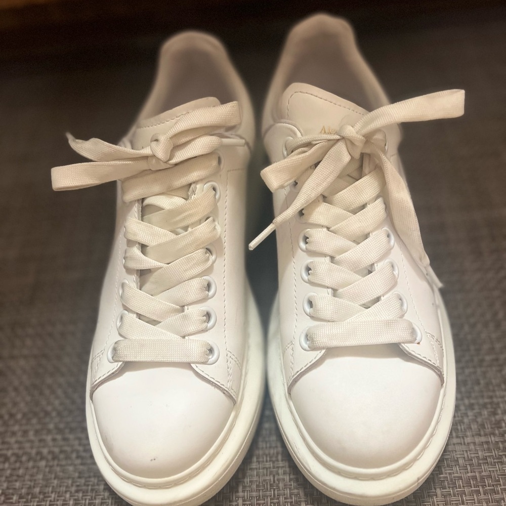 💯Auth Alexander McQueen All White Leather Sneaker